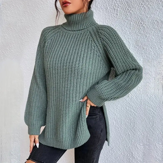 Inès Lavigne - Stylish green turtleneck