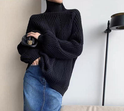 Lucia Comér - Black turtleneck sweater